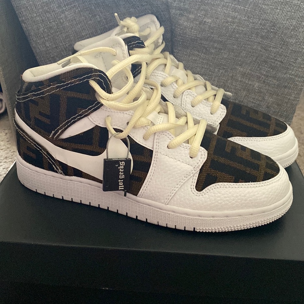 Fendi Not Geeks Jordans size 7 womens